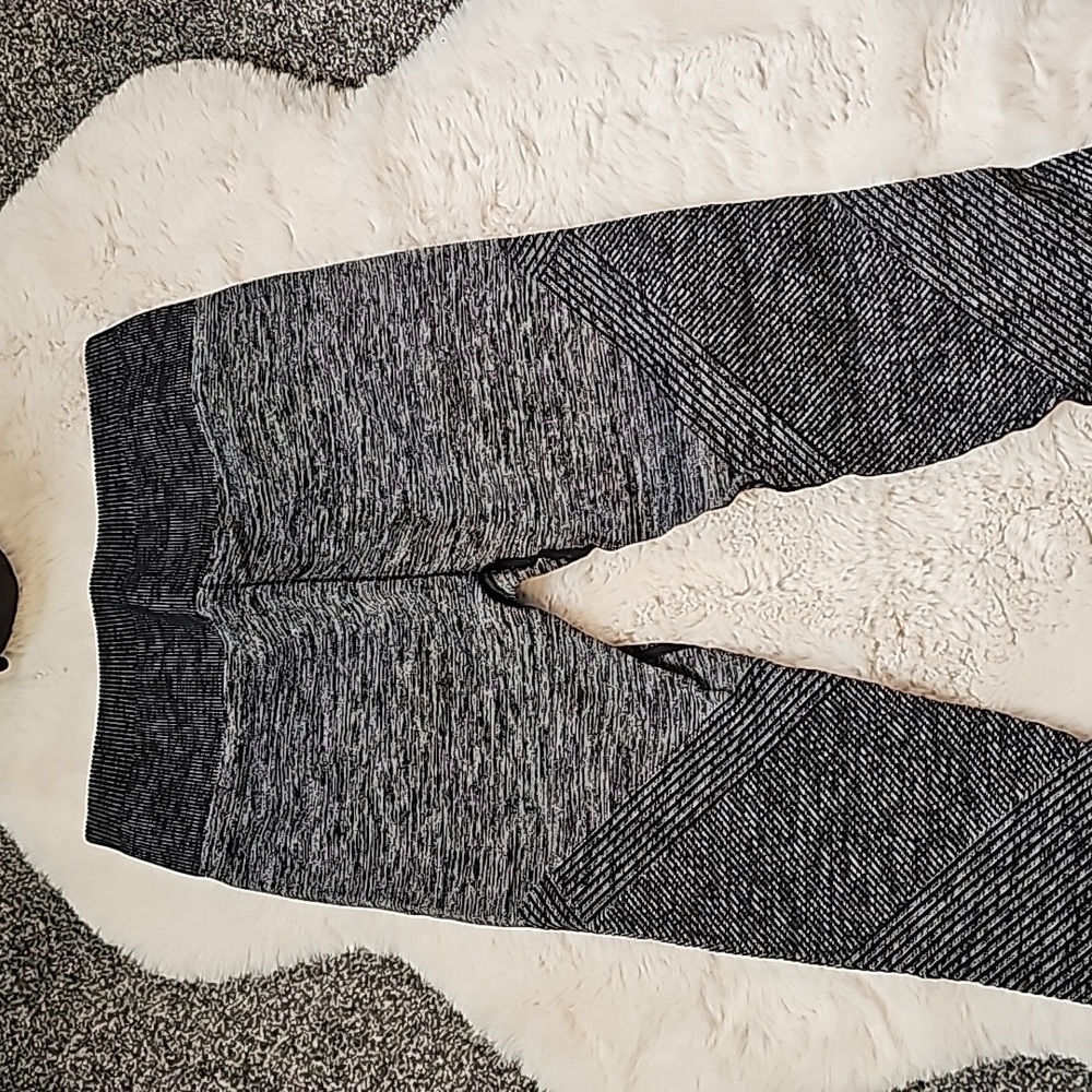 Fabletics Mid Rise Seamless Rib Leggings - Picture 5 of 6